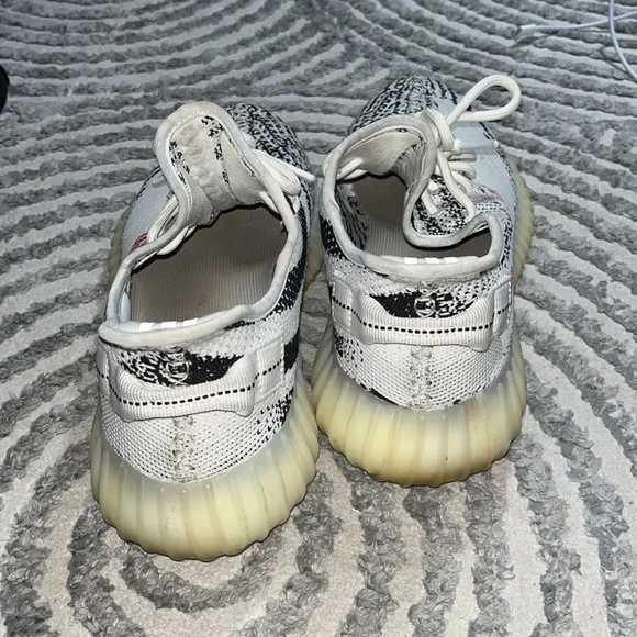 YEEZY 350 ZEBRA - Picture 4 of 9
